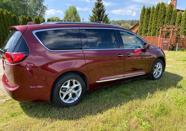 Chrysler Pacifica cena 115000 przebieg: 170000, rok produkcji 2018 z Myszków małe 781